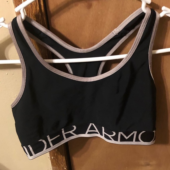 Under Armour Tops - ($7 With Sale) Black Under Armour Sports Bra